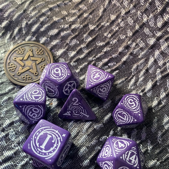 Yennefer 8 piece dice set - Picture 2 of 2